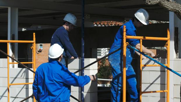 Andalucía lidera la bajada de paro en España al cerrar  2019 con 10.833 desempleados menos