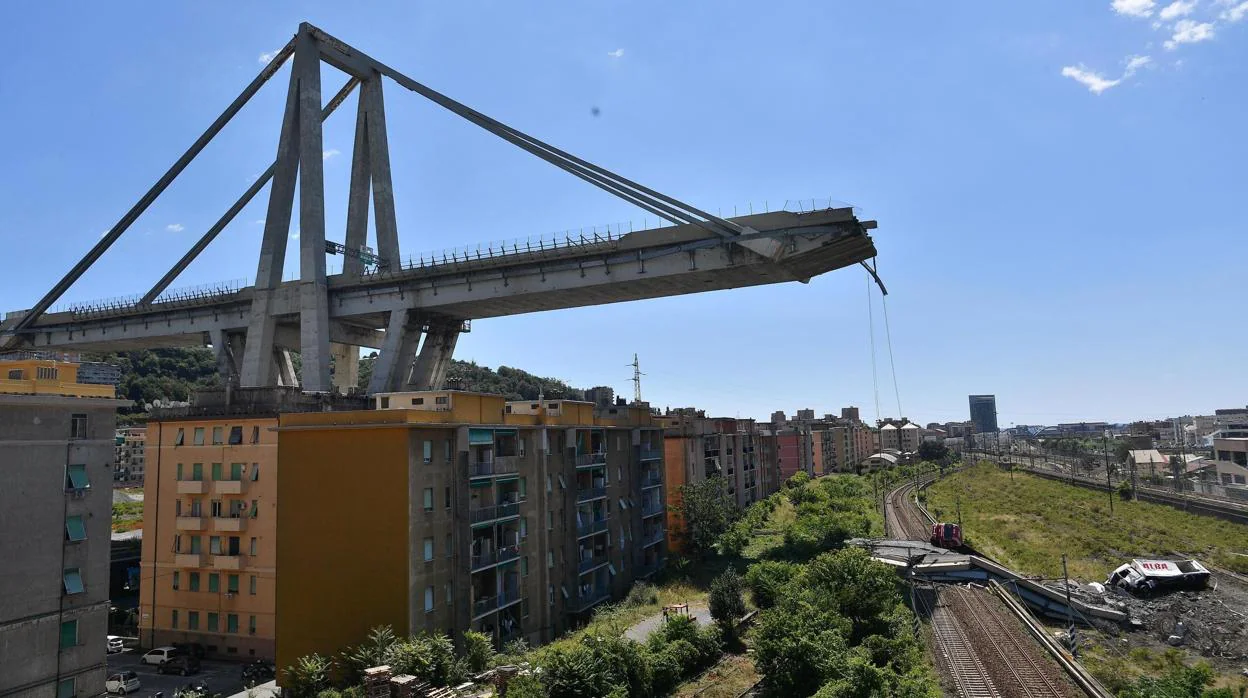 Vista de los restos del puente Morandi, correspondiente al 15 de agosto de 2018, que se derrumbó en Génova (Italia)