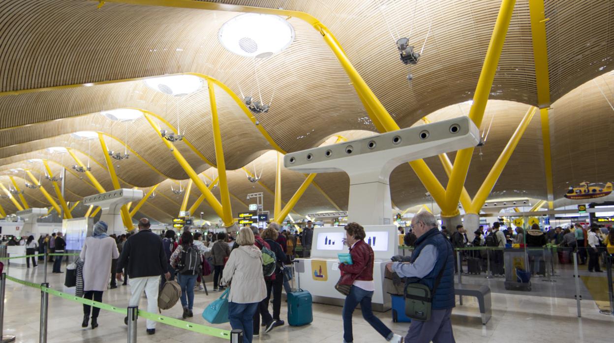 El número de pasajeros que uso el avión dentro del territorio español ascendió a 3,23 millones de personas