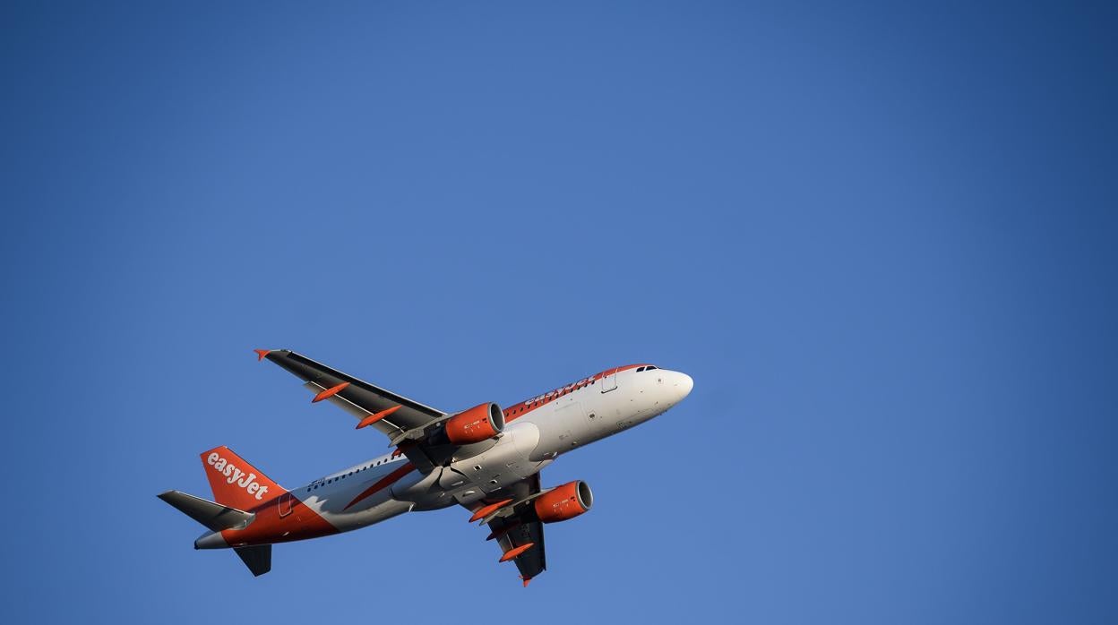 Avión de easyJet en Génova