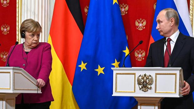 Putin y Merkel se unen contra Trump en la obra que divide a Europa