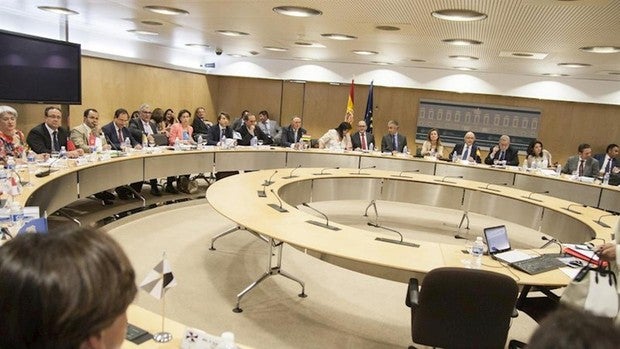 La maraña legislativa se cuadruplica en 40 años y roza las 12.000 normas al año