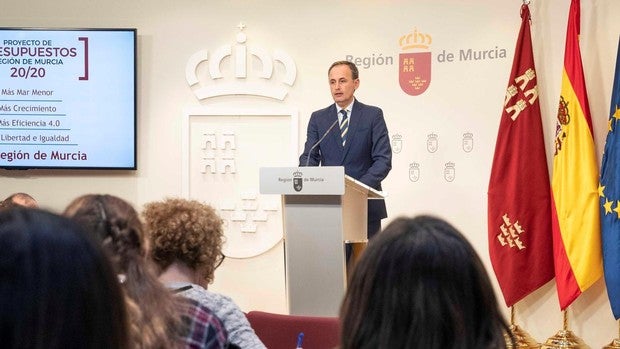 El Constitucional impide que Murcia devuelva los atrasos a sus funcionarios por su déficit