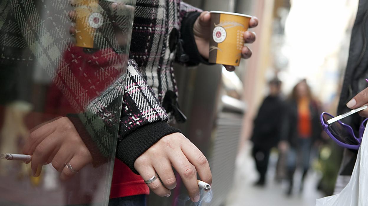 La Audiencia Nacional apoya descontar de la jornada laboral las pausas para el desayuno y el cigarro