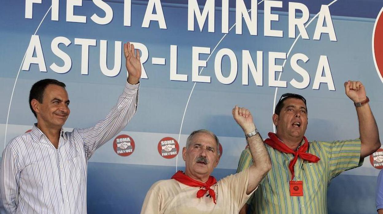 Zapatero, Fernández Villa y José Antonio Postigo, en la fiesta de Rodiezmo (León) en 2006