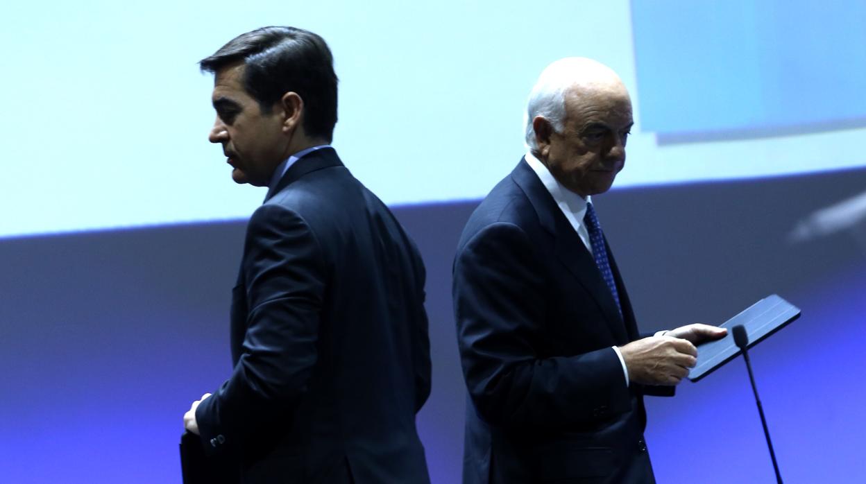 El presidente de BBVA, Carlos Torres, y su antecesor, Francisco González, en una imagen de archivo