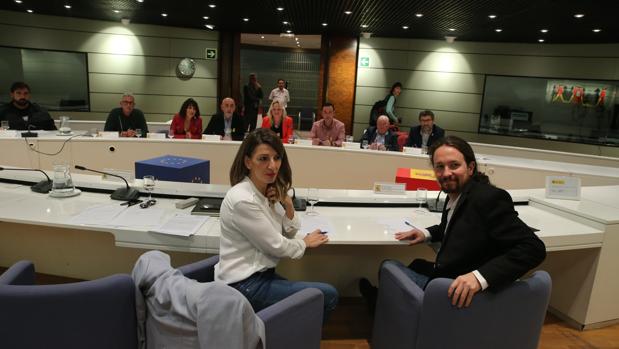 Iglesias gana la batalla de la foto del PER a Sánchez, pero pierde la confianza de las organizaciones agrarias