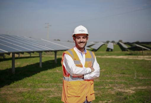 Manuel Romero, director de Operaciones y Mantenimiento de Prodiel, en el parque solar La Isla, ya en funcionamiento