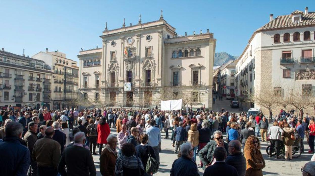 Asaja, COAG y UPA convocaron ayer concentraciones de dos horas contra el bajo precio del aceite de oliva en 97 municipios