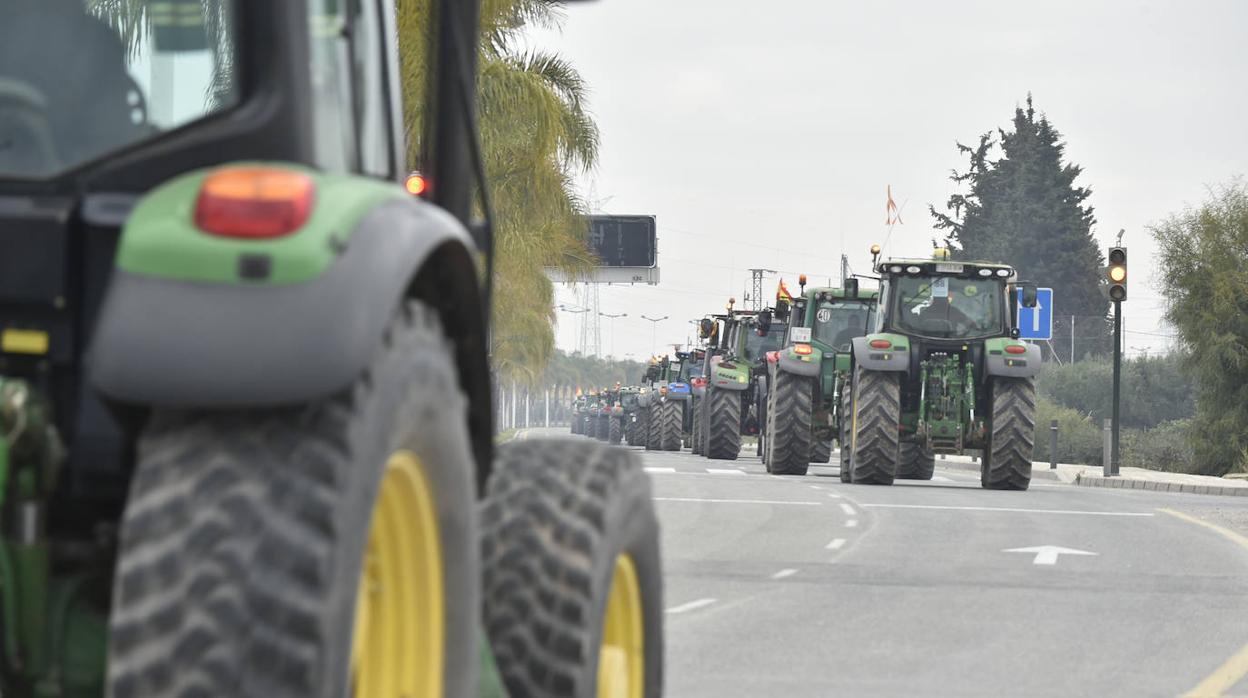 Los agricultores sevillanos cortarán las principales vías de acceso a Sevilla este martes