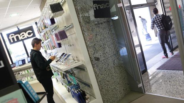 Fnac tendrá que entregar un móvil de 699 euros por 139 euros tal y como ofertaba por error