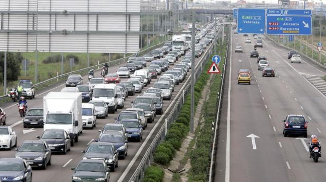 Las constructoras plantean un peaje de 9 céntimos/km en las autovías y otras noticias económicas