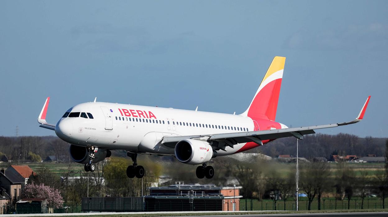 Avión de Iberia en el aeropuerto de Bruselas