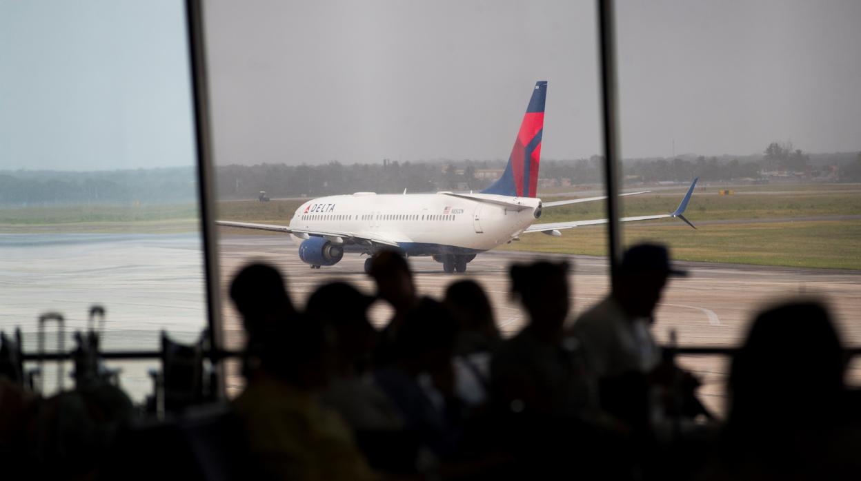 Aerolíneas y agencias piden ver «la letra pequeña» del decreto