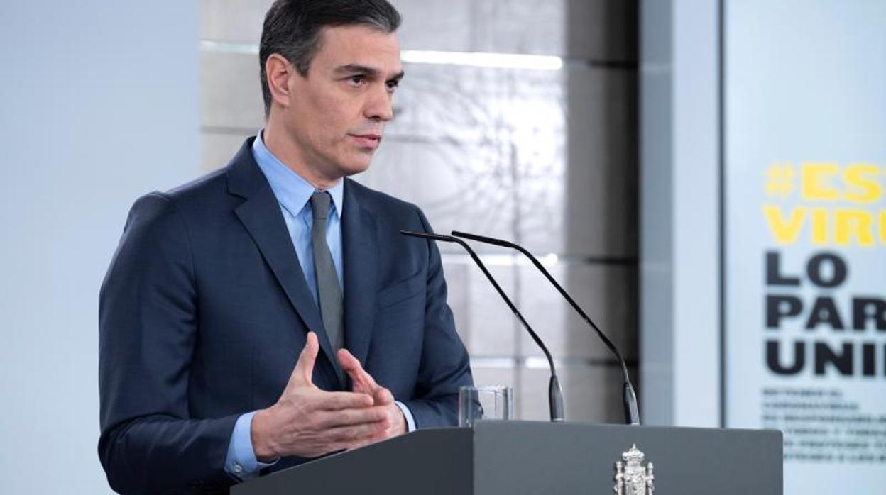 El presidente del Gobierno, Pedro Sánchez, anunciando las nuevas medidas por la crisis del coronavirus