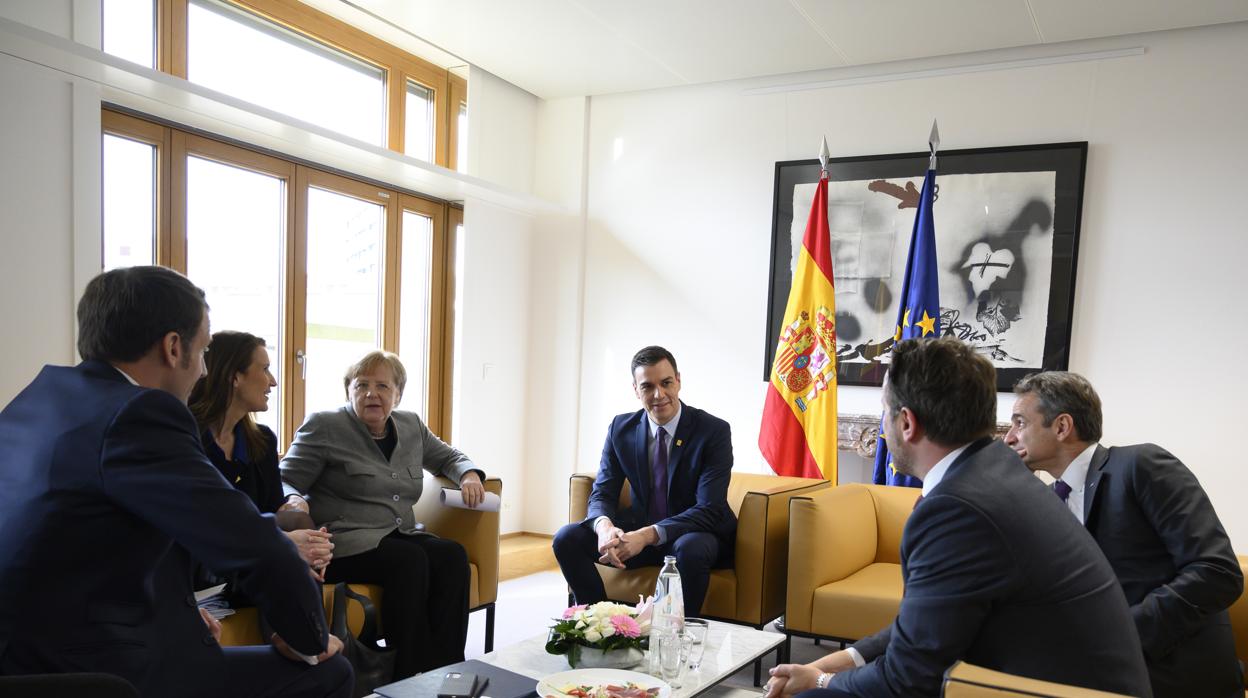 Sánchez junto a otros líderes europeos en una reunión reciente