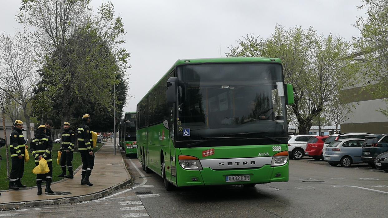 Autobús de Alsa cedido a la Unidad Militar de Emergencias (UME)