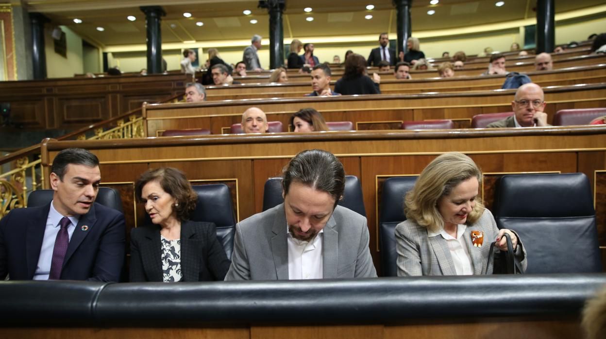 El presidente del Gobierno, Pedro Sánchez, y los vicepresidentes Carmen Calvo, Pablo Iglesias y Nadia Calviño