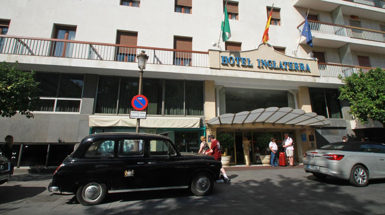 Hotel Inglaterra, ubicado en la Plaza Nueva de Sevilla