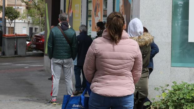 La crisis de coronavirus se ceba con 210.000 empleados menos en Andalucía