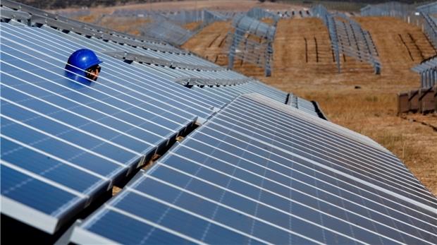 Iberdrola pone en marcha en Extremadura la mayor planta fotovoltaica de Europa