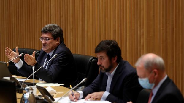 Escrivá acusa a la Comunidad de Madrid y «una asociación de autónomos» de dar «información falsa»