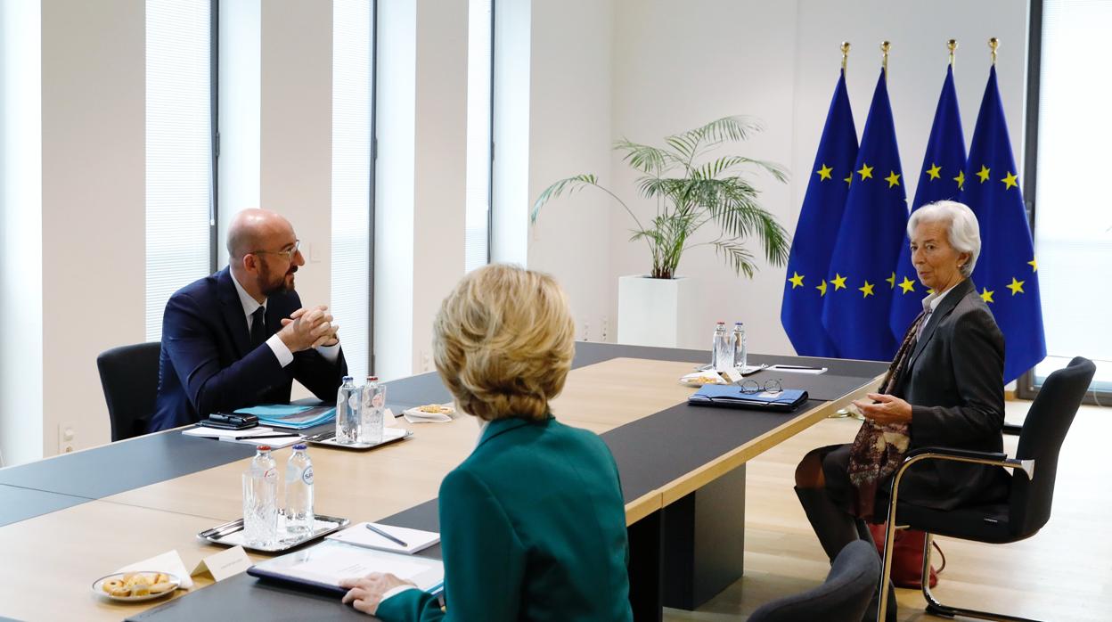 Charles Michel, presidente del Consejo Europeo, Christine Lagarde, presidenta del BCE, y Ursula von der Leyen, presidenta de la Comisión Europea