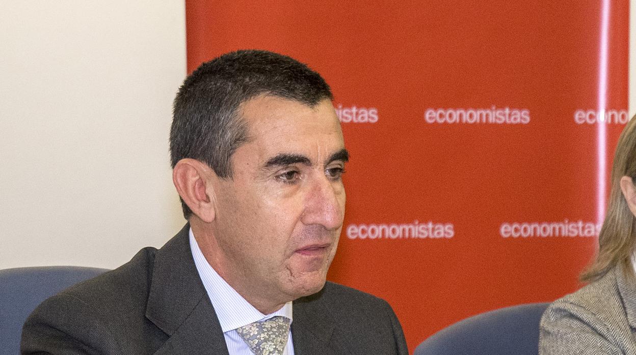 Francisco Tato, decano del Colegio de Economistas de Sevilla