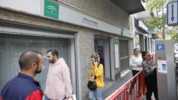 Todas las prestaciones serán abonadas el 3 de mayo, asegura Trabajo tras un acuerdo con la banca