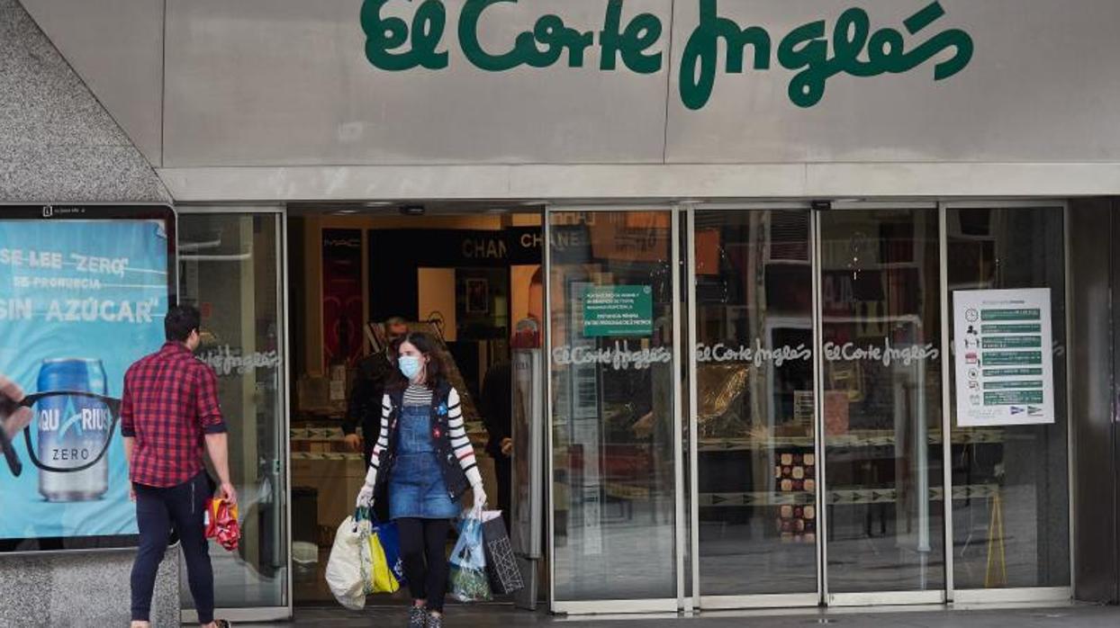 Entrada a un edificio de El Corte Inglés