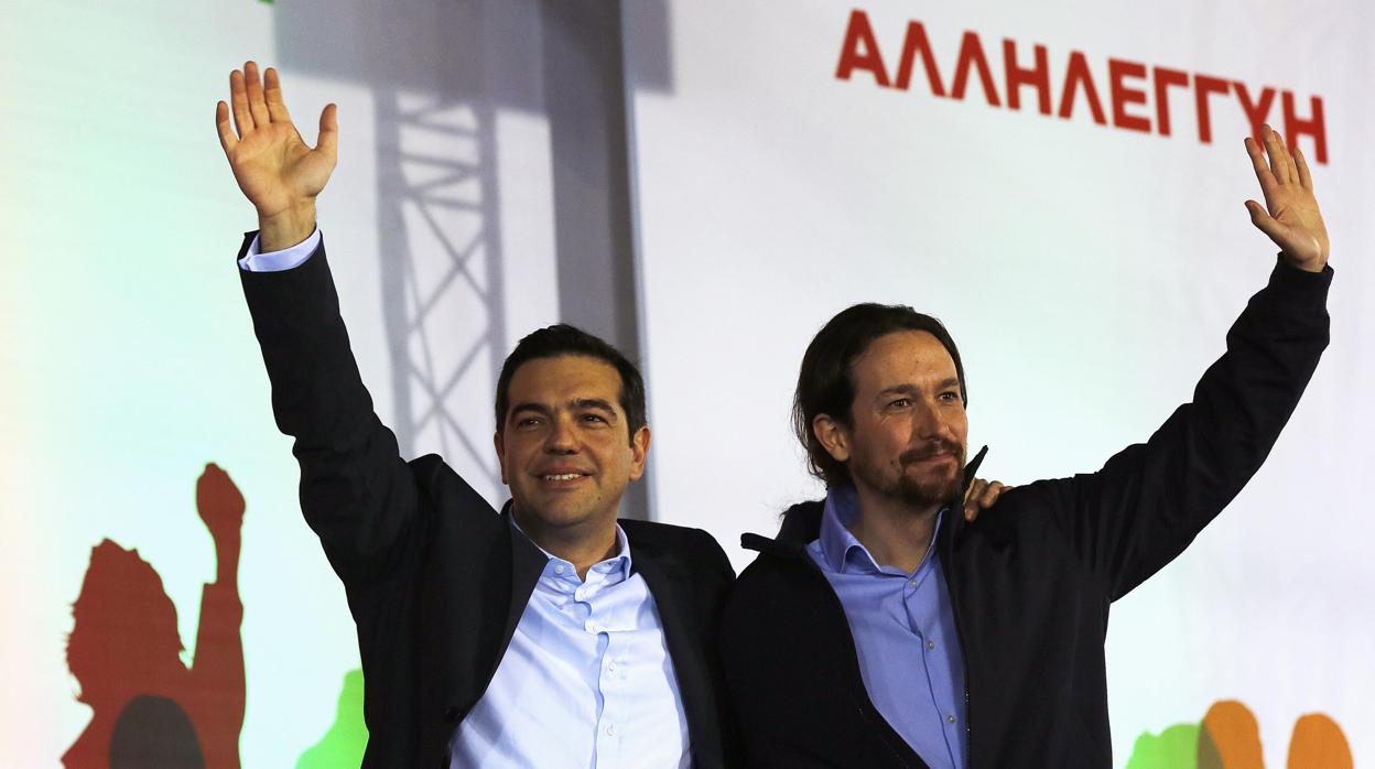 Alexis Tsipras y Pablo Iglesias en Atenas en 2015