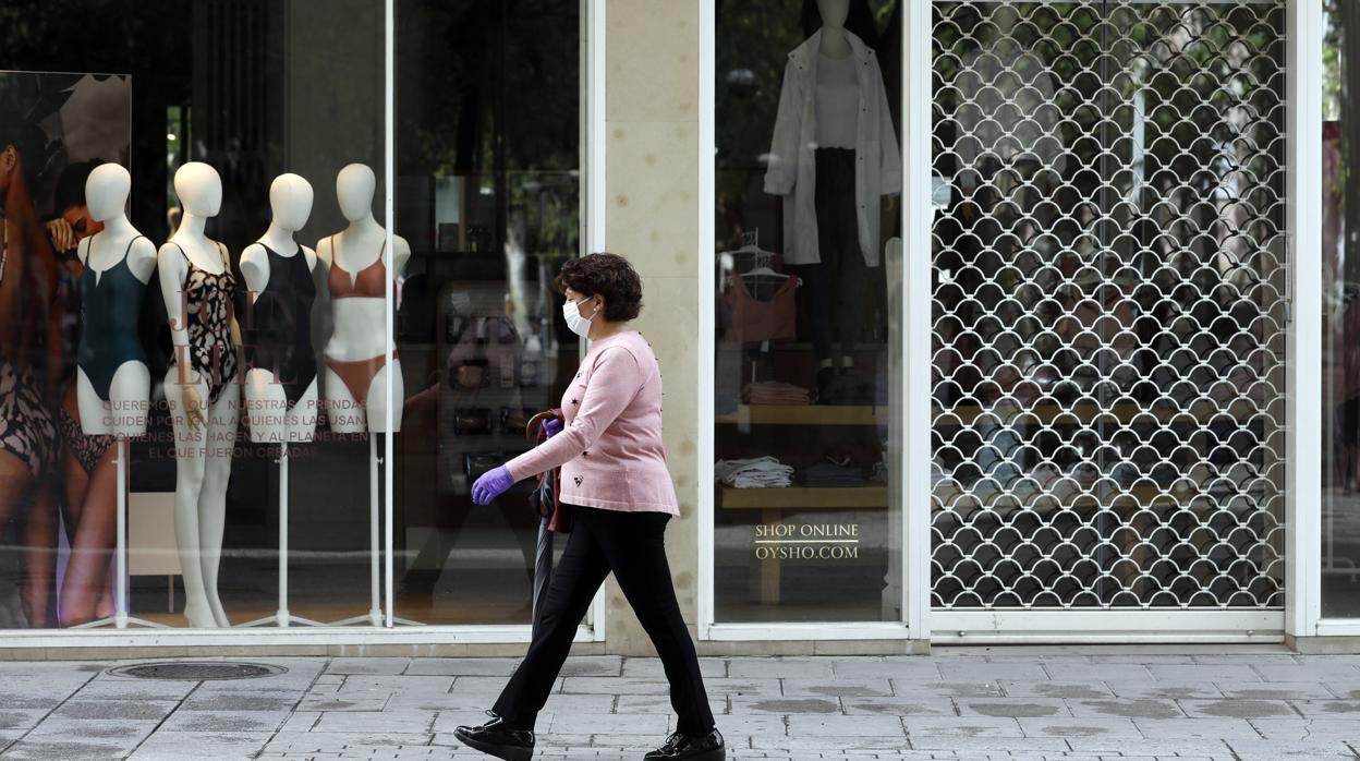 Comercio de ropa cerrado en Córdoba por el estado de alarma. Este sector es uno de los más afectados por los ERTE