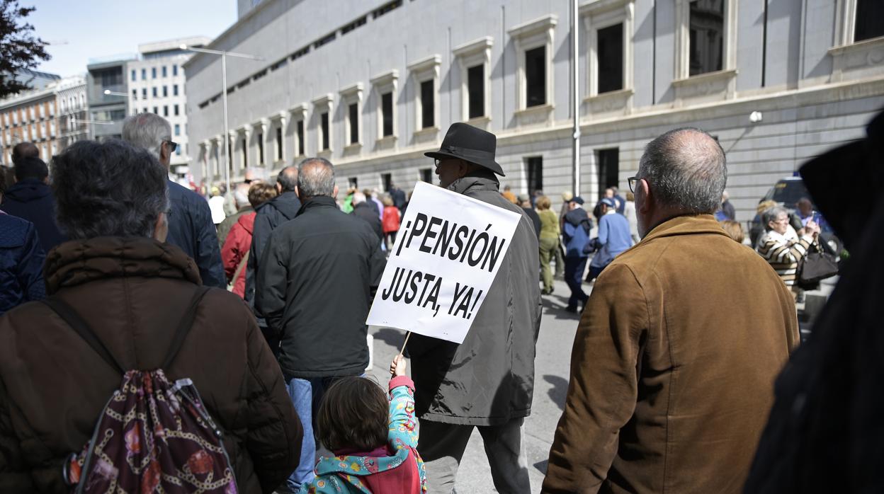 Manifestación de pensionistas en el Congreso de los Diputados