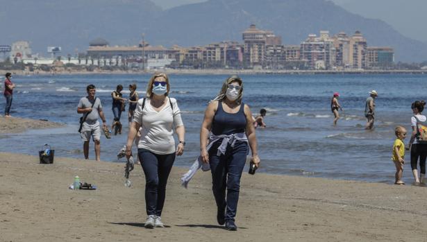 Las claves del turismo este año: ¿tendremos vacaciones en el «verano de la mascarilla»?