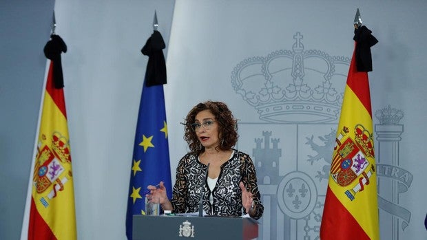 El Estado triplicó su déficit en abril al 2% del PIB y su recaudación se desplomó un 30%