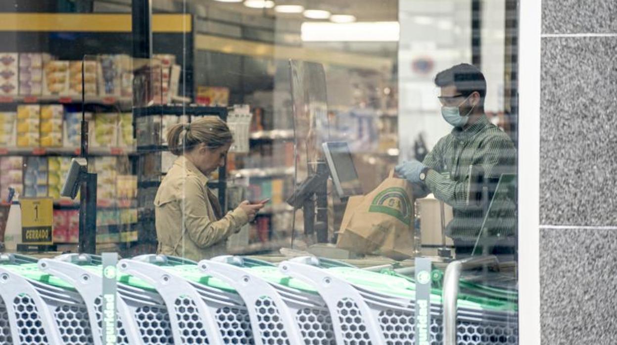 Los supermercados empiezan a recuperar los horarios previos al estado de alarma