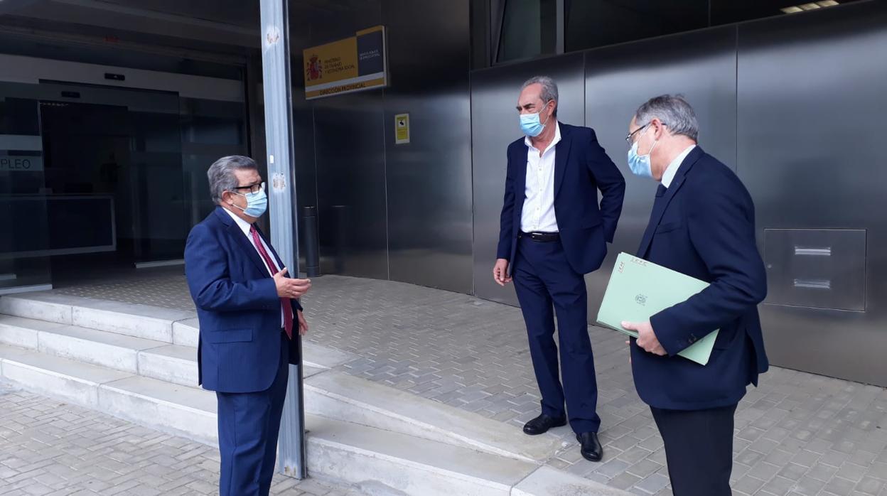 Visita de los responsables provinciales a una oficina del SEPE en Sevilla