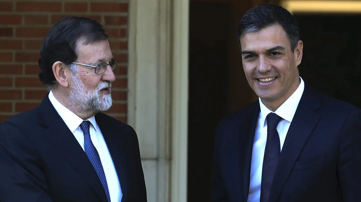 Rajoy y Sánchez, durante un encuentro en La Moncloa en vísperas de la moción de censura