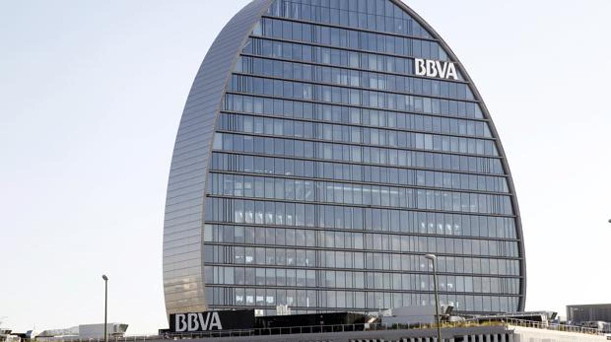 El juez del caso Villarejo reactiva la investigación sobre el BBVA y cita a los responsables del forensic