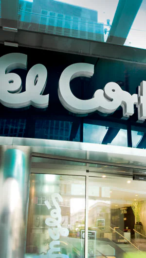 El Corte Inglés logra su mayor beneficio en nueve años y reduce su deuda en  638 millones