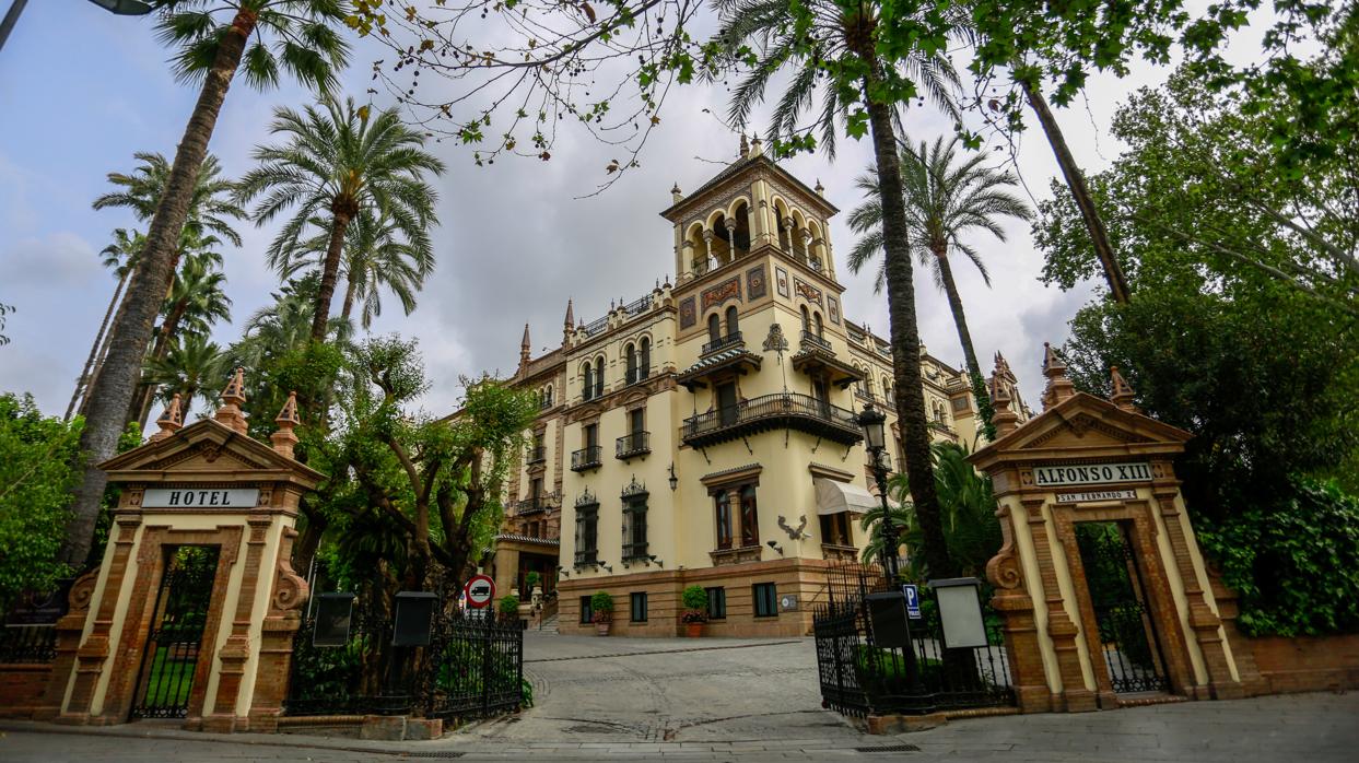 Hotel Alfonso XIII, un cinco estrellas de Sevilla que decidió no abrir en mayo aunque el Gobierno ya lo permitía