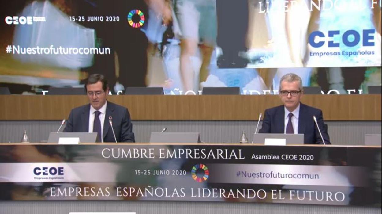 Antonio Garamend, presidente de la CEOE, y Pablo Isla, presidente de Inditex, en la presentación de las conclusiones de la cumbre empresarial