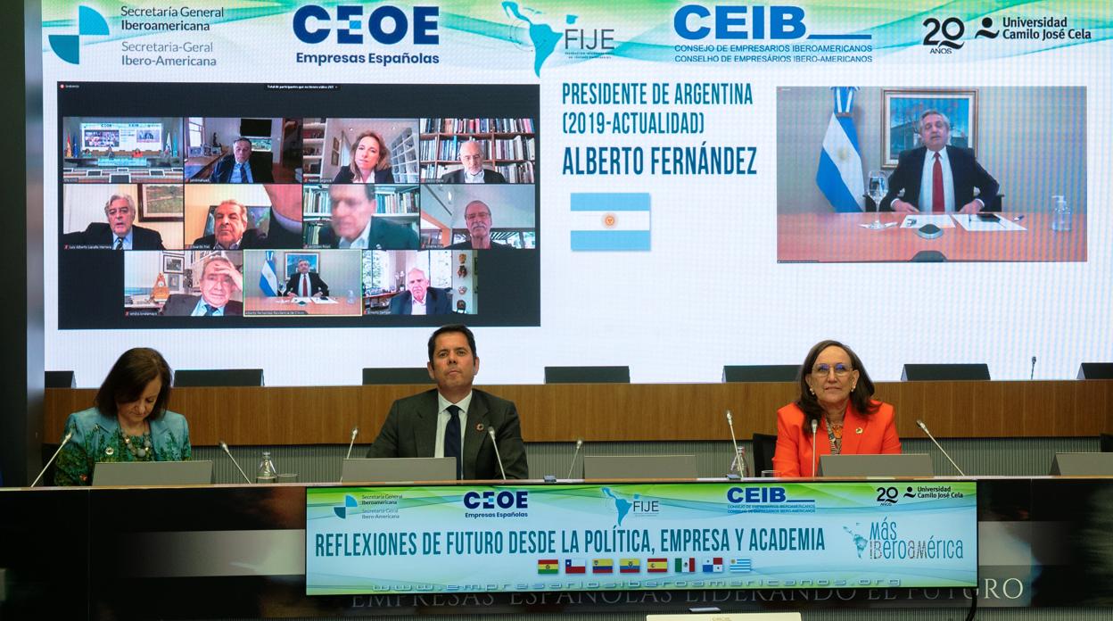 El evento organizado por SEGIB, CEIB y FIJE reunió a siete expresidentes de la Región y al actual presidente argentino