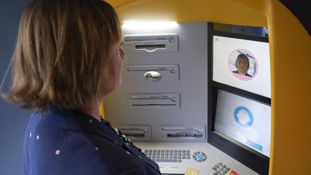 Sevilla ya tiene su primer cajero automático con reconocimiento facial