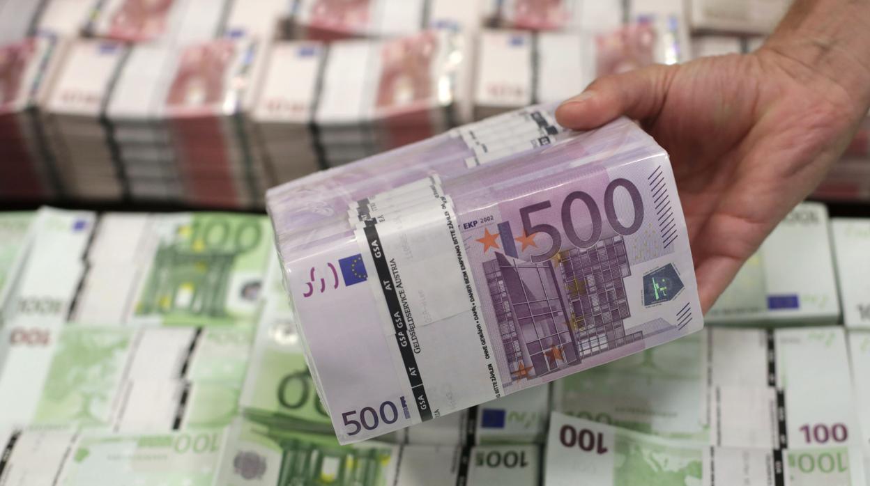 Entre particulares y empresas acumulan en los bancos 1,15 billones de euros
