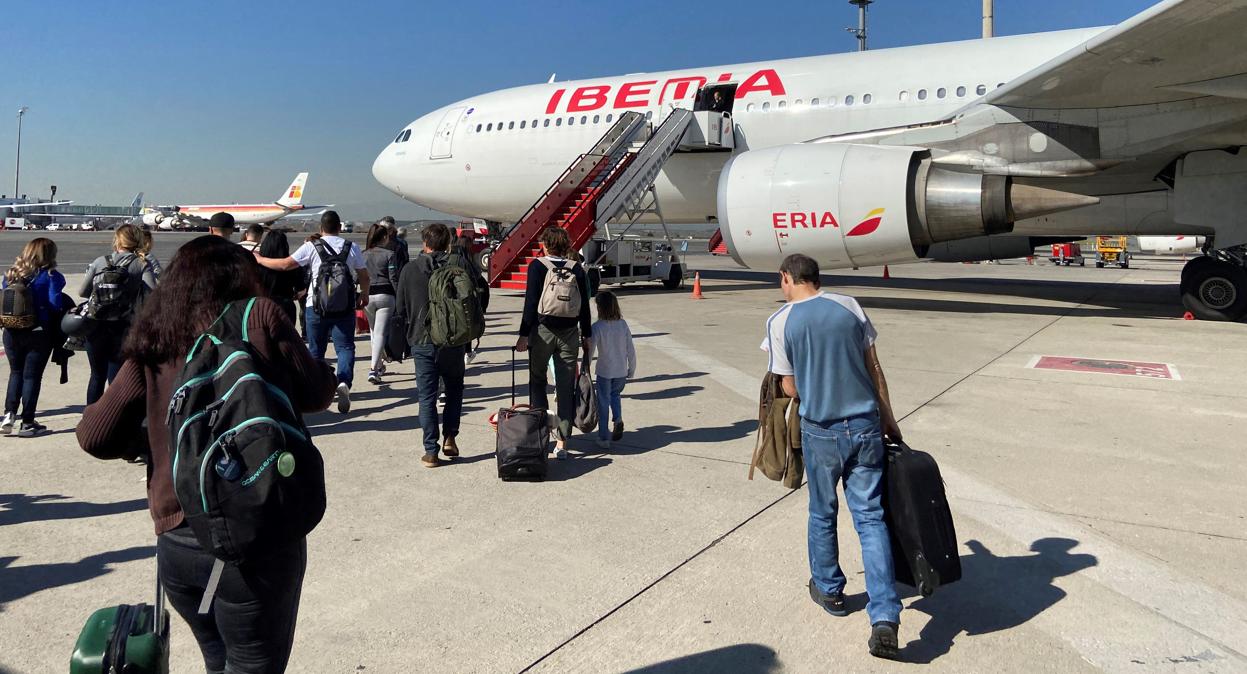 Las compañías aéreas deben llevar mascarillas para vender en los aviones