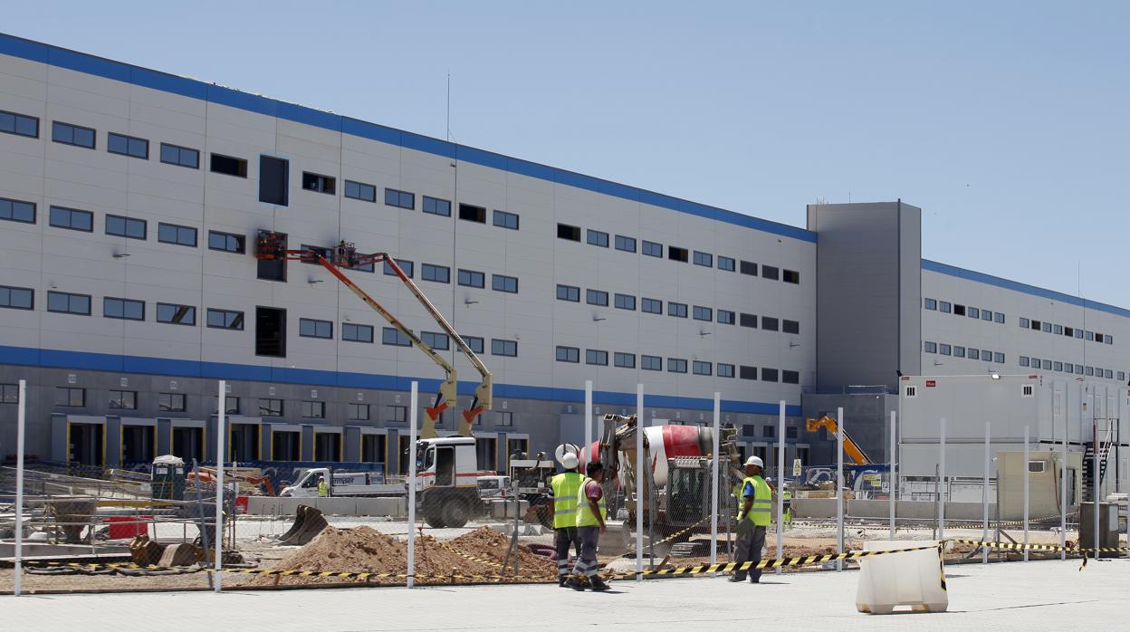 Obras de construcción del centro logístico de Amazon en Dos Hermanas