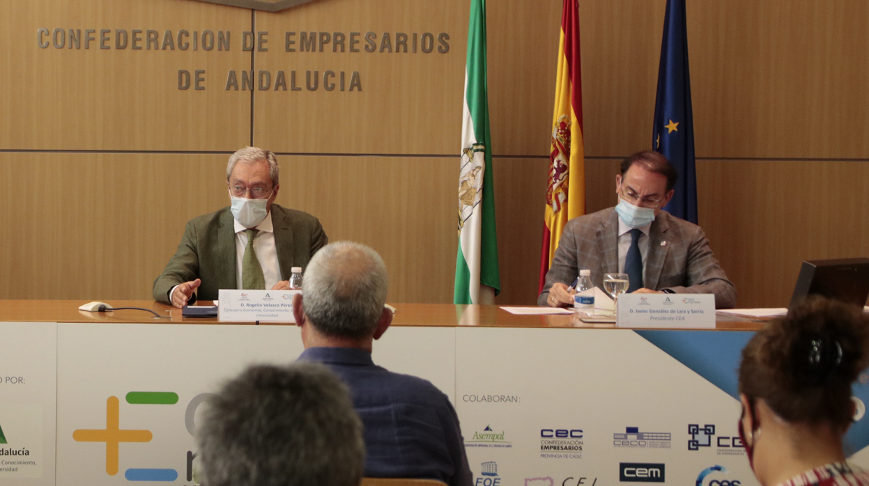 Rogelio Velasco y Javier González de Lara, en la presentación de la encuenta empresarial