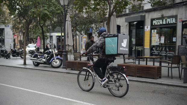 El regulador británico da luz verde a la participación minoritaria de Amazon en Deliveroo