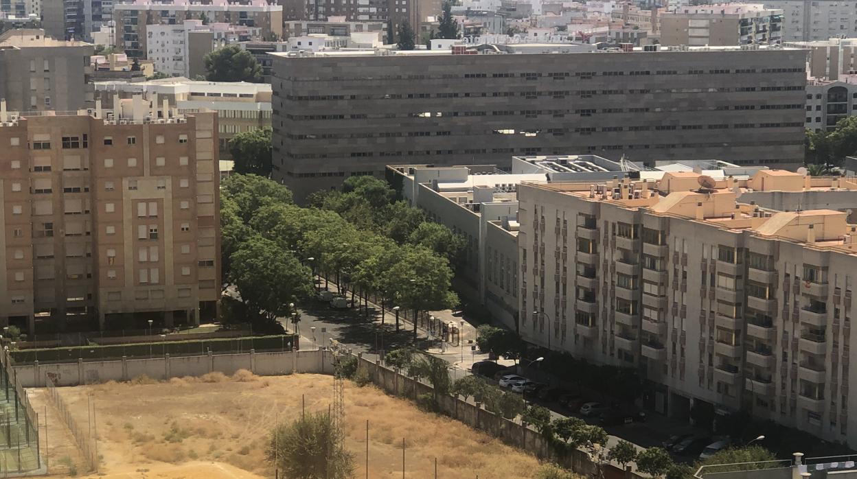 Terreno del colegio Portaceli de Sevilla donde se proyecta una residencia de